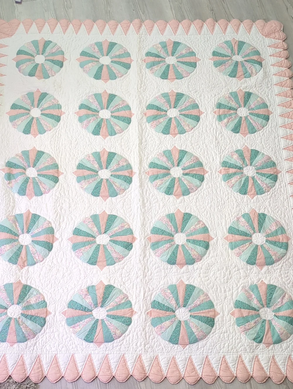 Dresden Plate Quilt 64x80 Pink Green Scalloped Edge Cottagecore Twin Throw